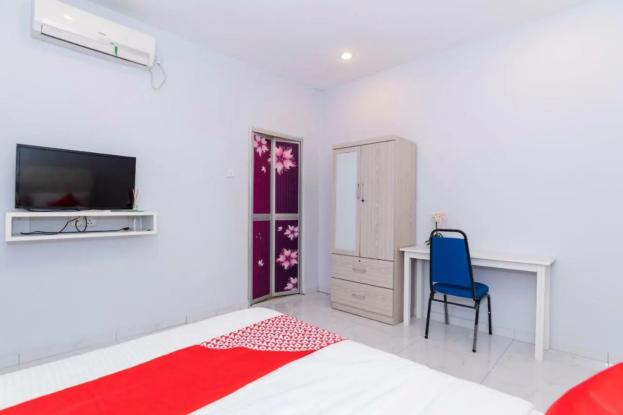 Oyo 1228 R & R Motel Джохор-Бару Отель